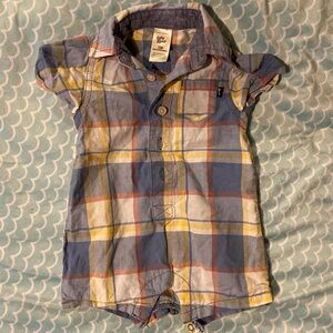 3 month body suit. Worn once.